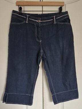 Women’s Dark Blue Cropped Jeans with Contrast Stitching
